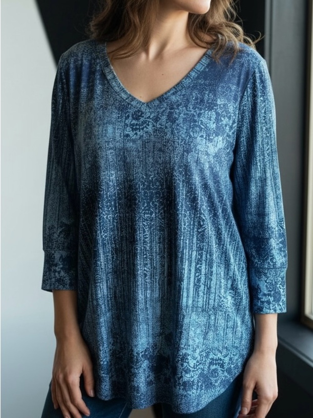 NWT V-Neck Printed 3/4 Sleeve Top